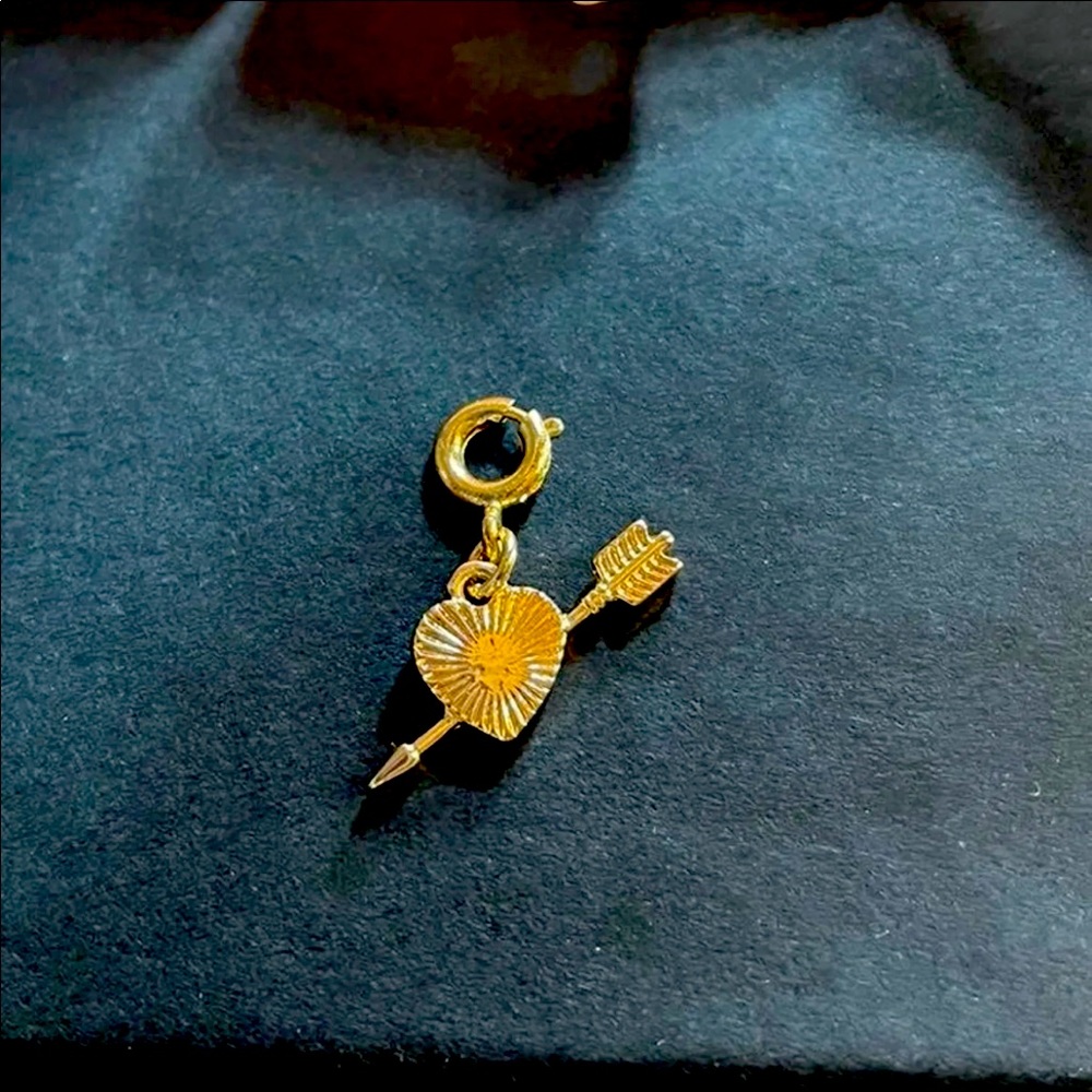 Chain charm cupid gold heart